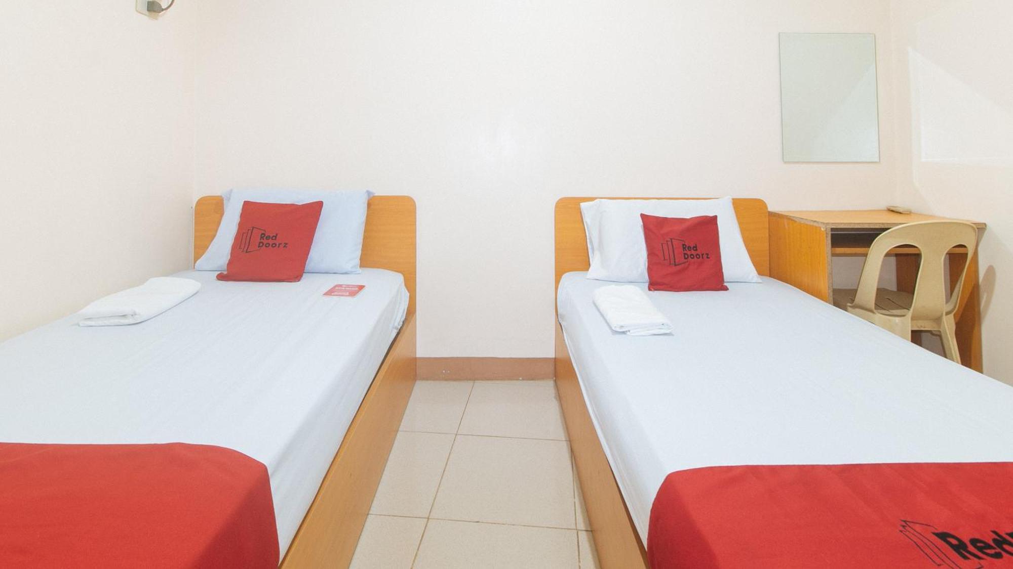 Reddoorz @ Asiana Pension Inn Mandawe Exterior foto