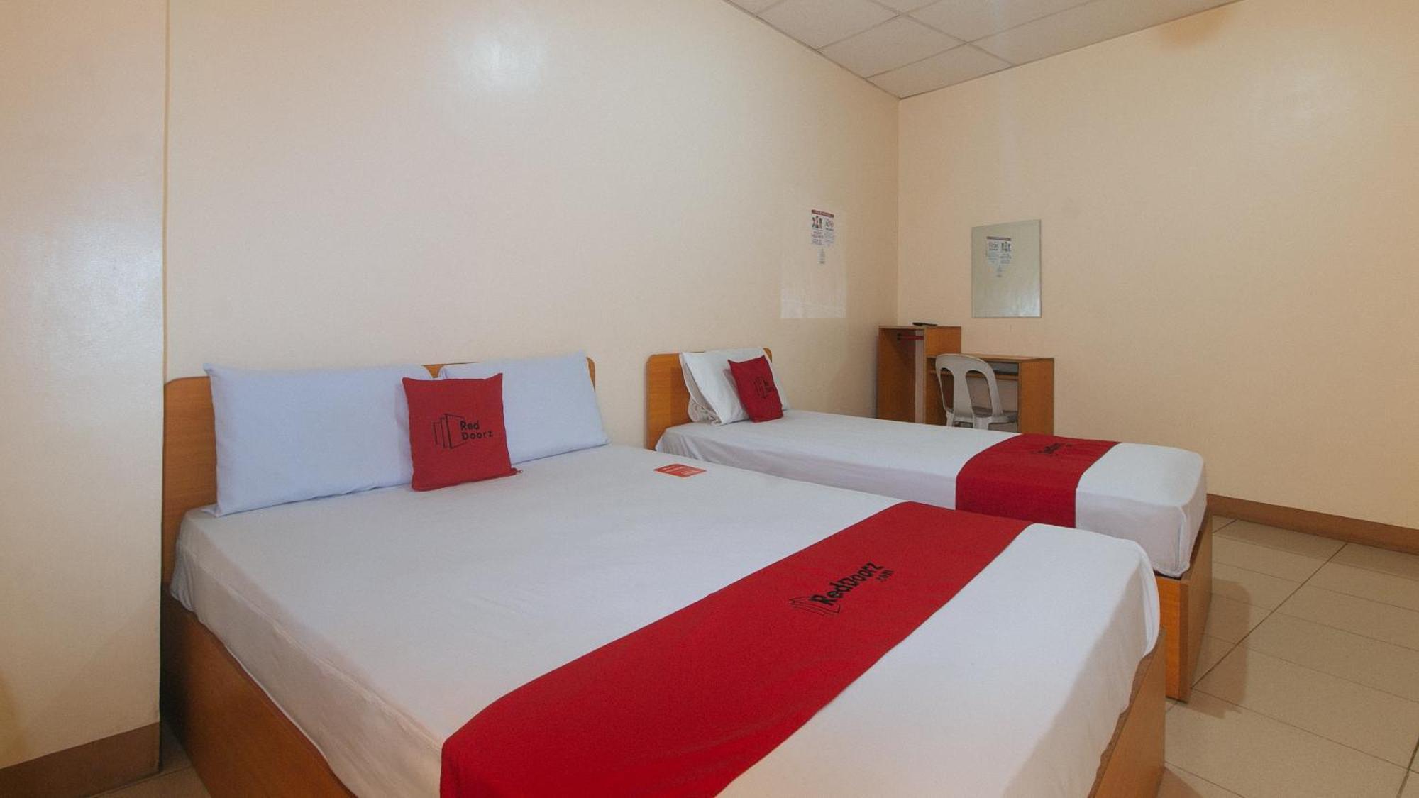 Reddoorz @ Asiana Pension Inn Mandawe Exterior foto