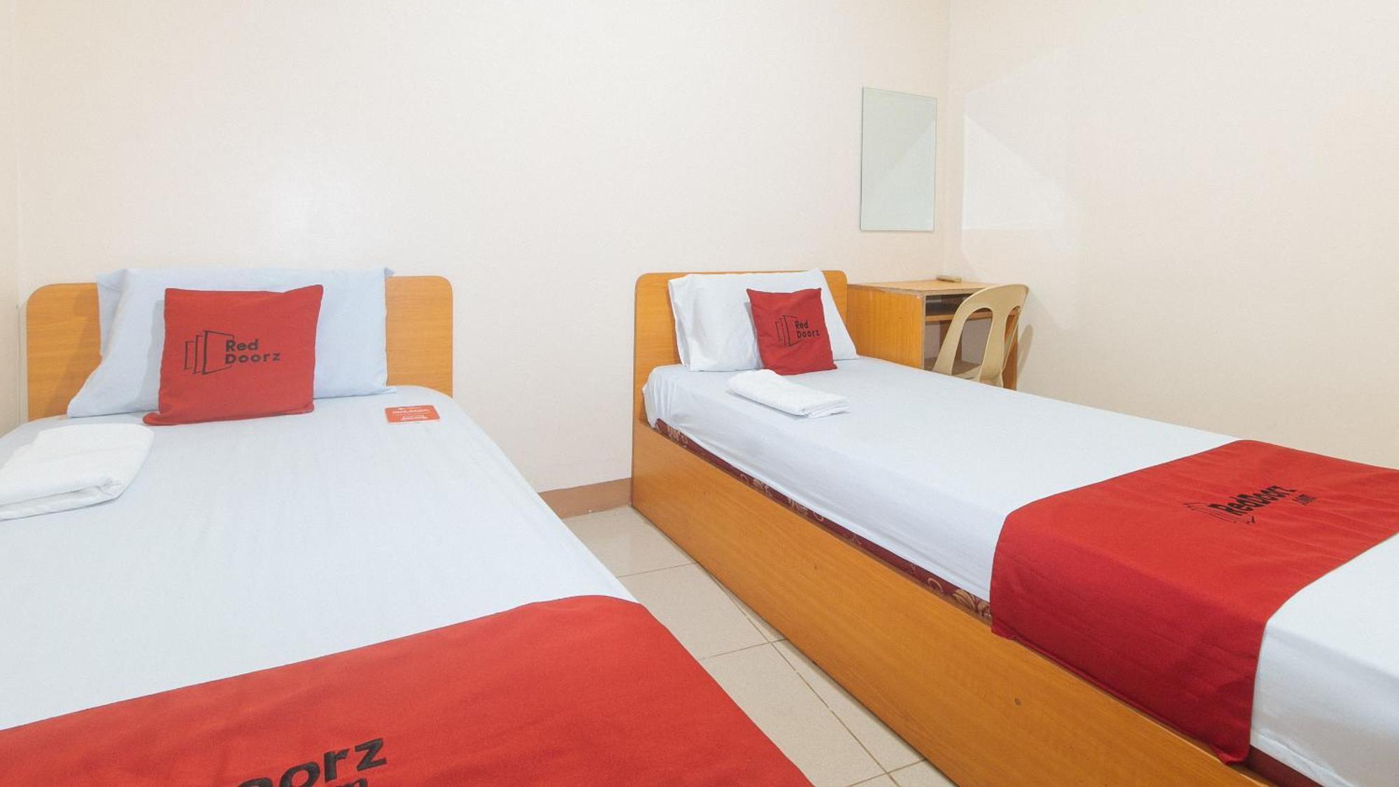 Reddoorz @ Asiana Pension Inn Mandawe Exterior foto